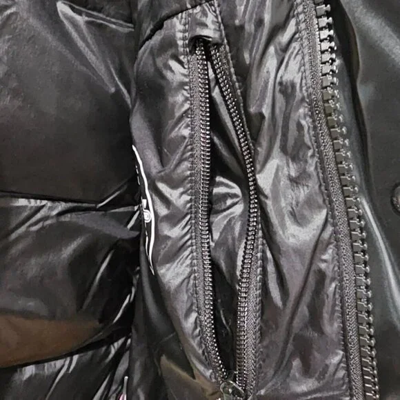 Aritzia the super puff™ vest - Picture 9 of 16